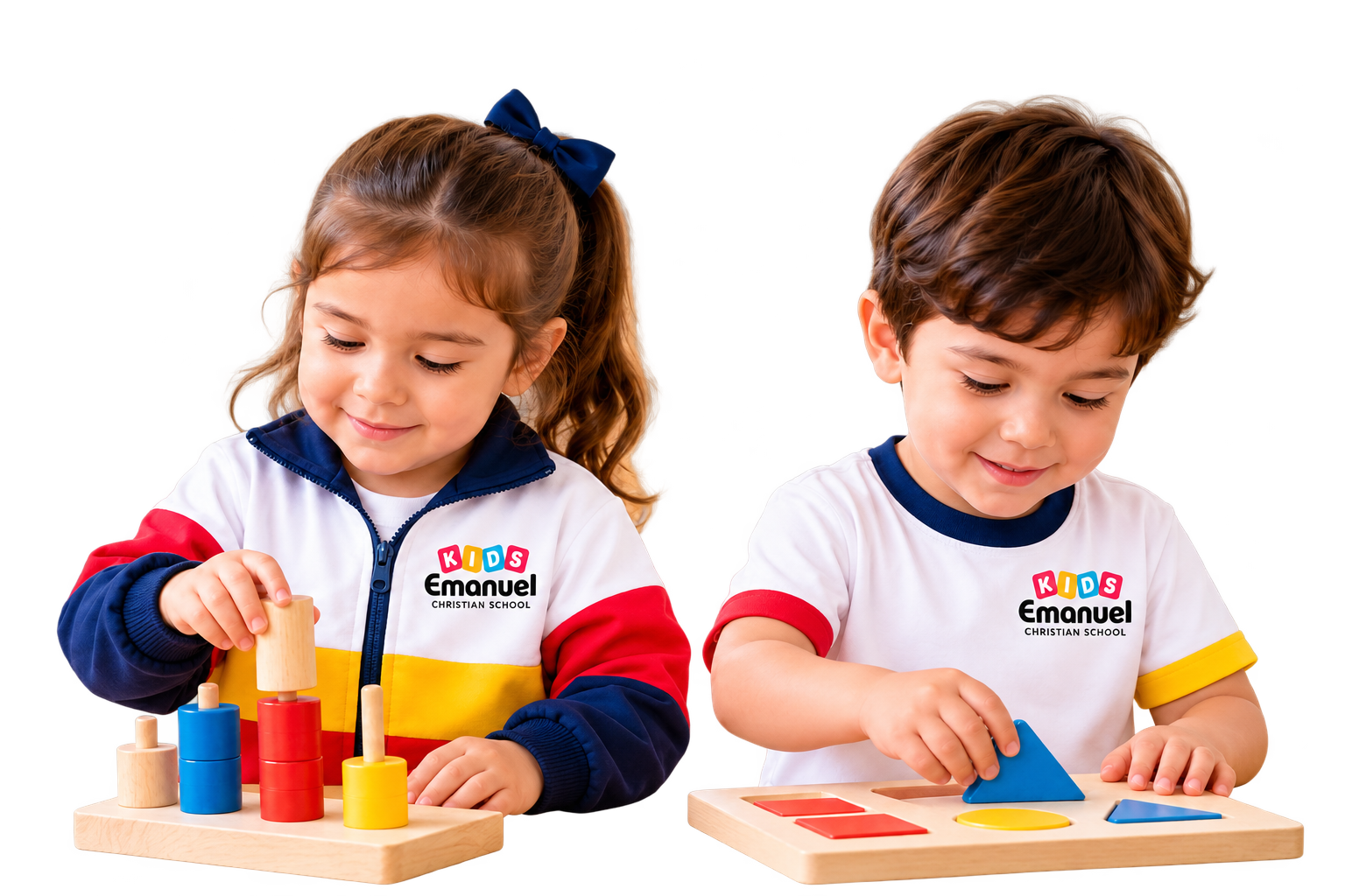Niña y niño sonriendo mientras juegan con juguetes de madera de colores en el aula